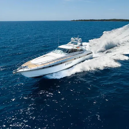 Votre Palace Flottant Sur La Croisette A بوتيل