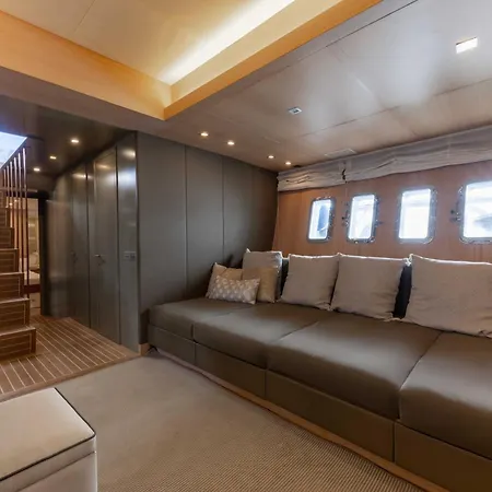 Votre Palace Flottant Sur La Croisette A * Cannes