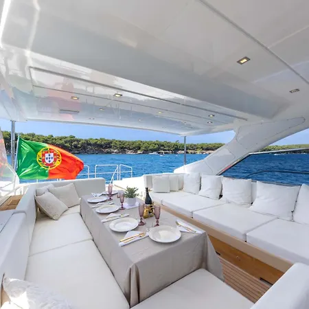 Votre Palace Flottant Sur La Croisette A