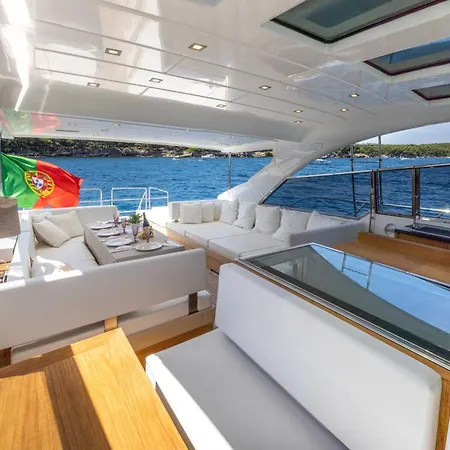 Votre Palace Flottant Sur La Croisette A *