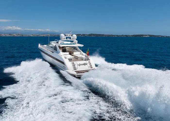 Votre Palace Flottant Sur La Croisette A Cannes