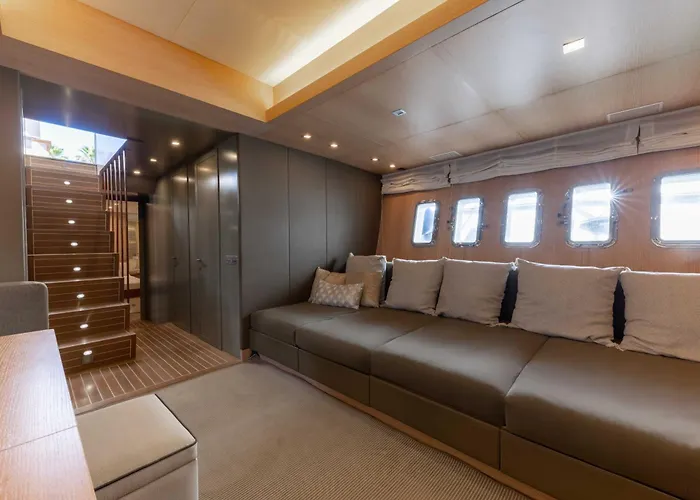 Votre Palace Flottant Sur La Croisette A * Cannes