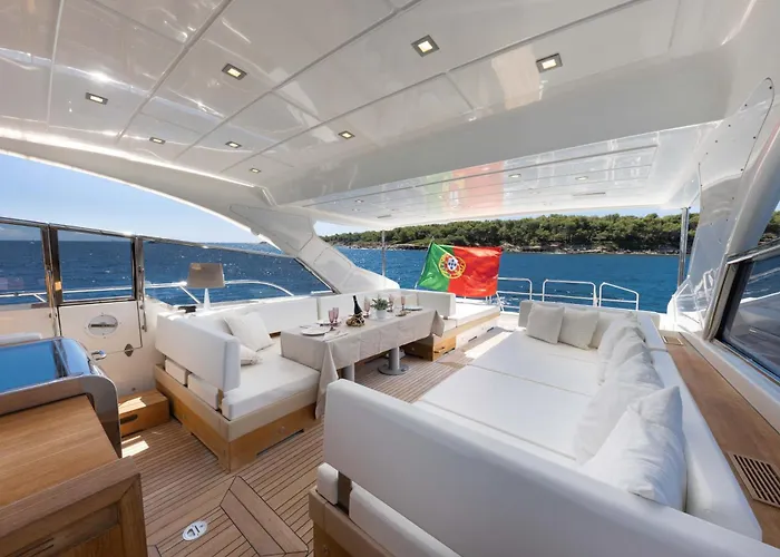 Votre Palace Flottant Sur La Croisette A * Cannes