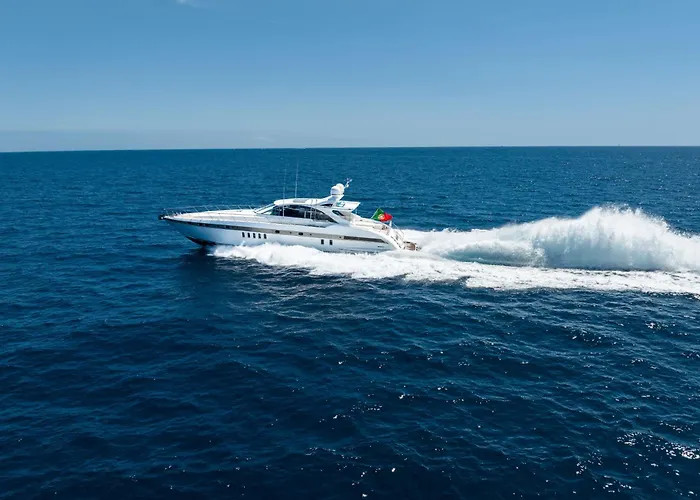 Votre Palace Flottant Sur La Croisette A Cannes