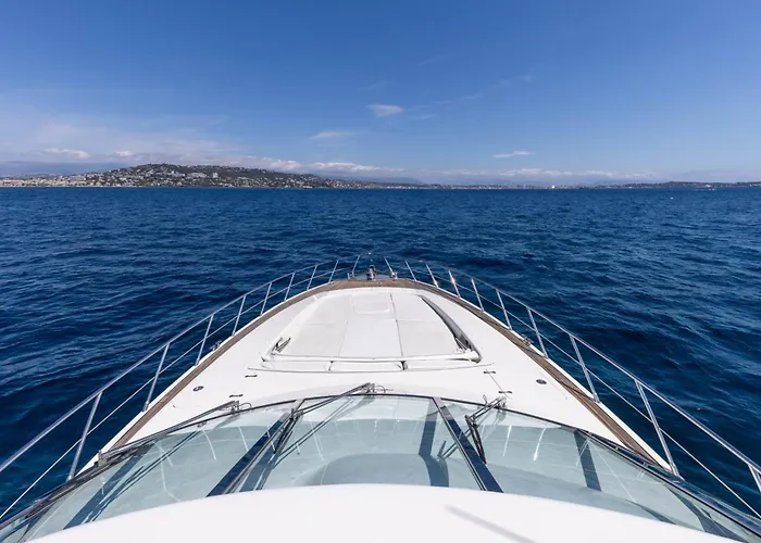Votre Palace Flottant Sur La Croisette A * Cannes