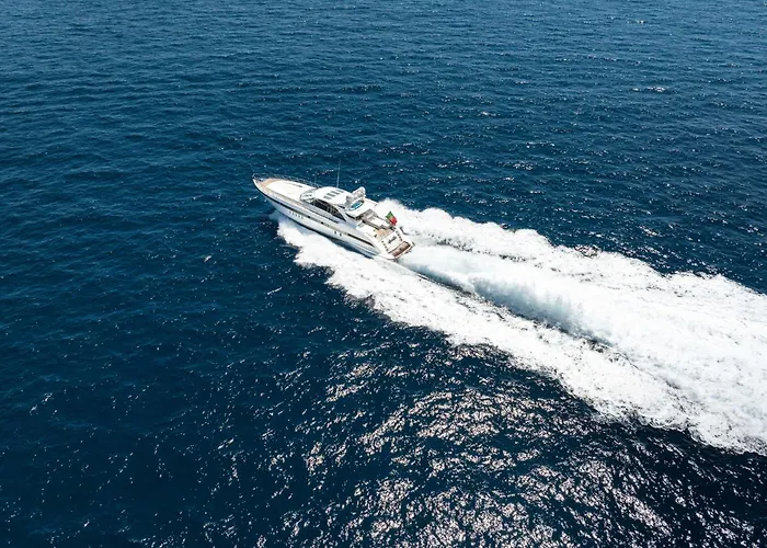 Votre Palace Flottant Sur La Croisette A Cannes