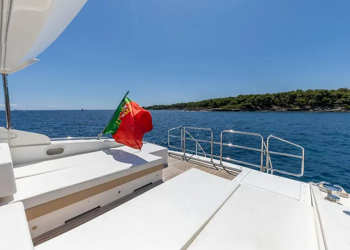 Votre Palace Flottant Sur La Croisette A * Cannes